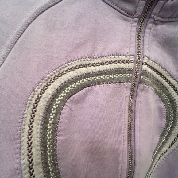 ✨ 2/$30 ✨ Lavender lululemon scuba sweatshirt in size 6 - Picture 2 of 8